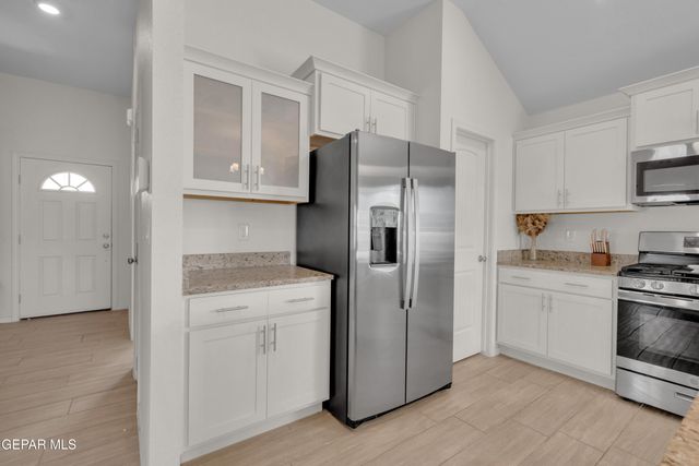 1043 Rebeca Way, Socorro, TX 79927