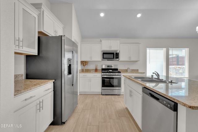 1043 Rebeca Way, Socorro, TX 79927