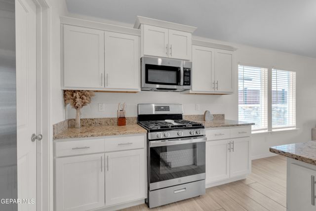 1043 Rebeca Way, Socorro, TX 79927