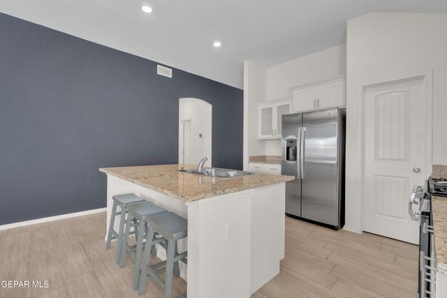 1043 Rebeca Way, Socorro, TX 79927