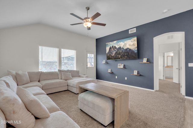1043 Rebeca Way, Socorro, TX 79927