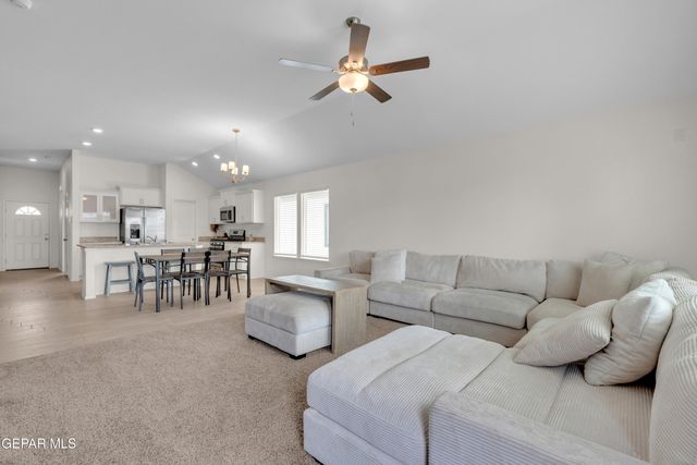 1043 Rebeca Way, Socorro, TX 79927