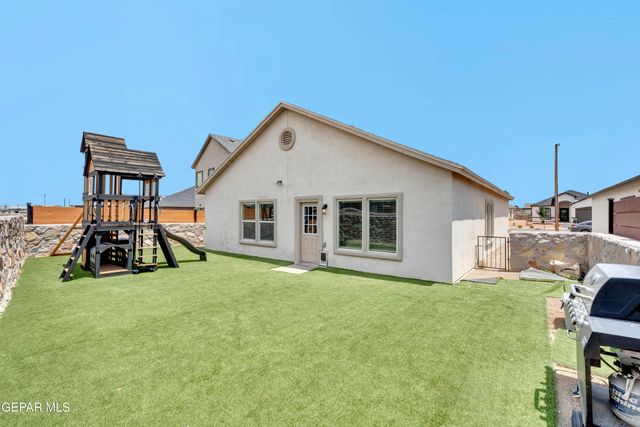 1043 Rebeca Way, Socorro, TX 79927