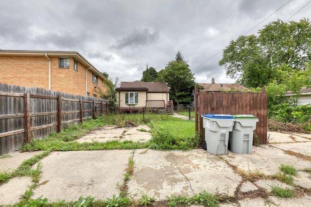 3523 N 76th STREET, Milwaukee, WI 53222