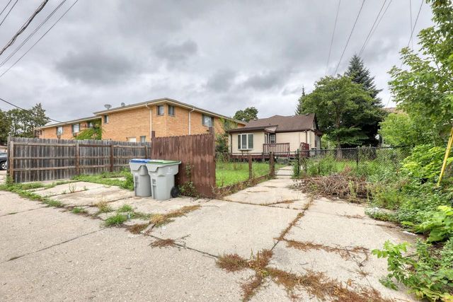 3523 N 76th STREET, Milwaukee, WI 53222