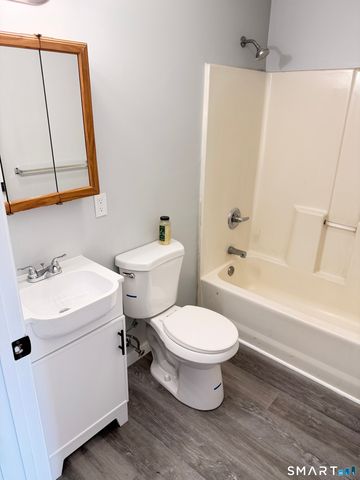 17 Enfield Street 17, Hartford, CT 06112
