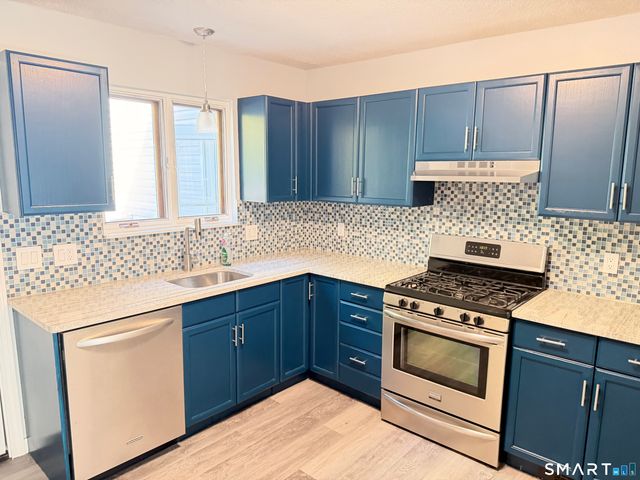 17 Enfield Street 17, Hartford, CT 06112