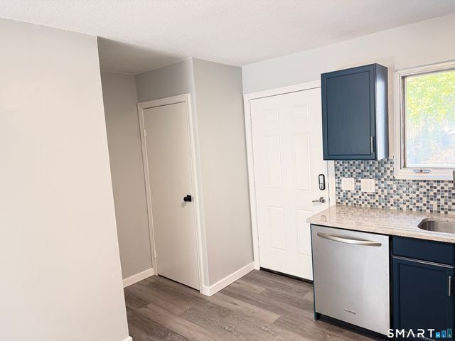 17 Enfield Street 17, Hartford, CT 06112