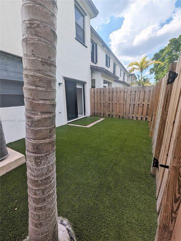235 SW 159th Ter 235, Pembroke Pines, FL 33027