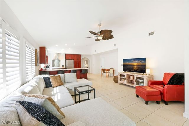 648 96th AVE N, Naples, FL 34108