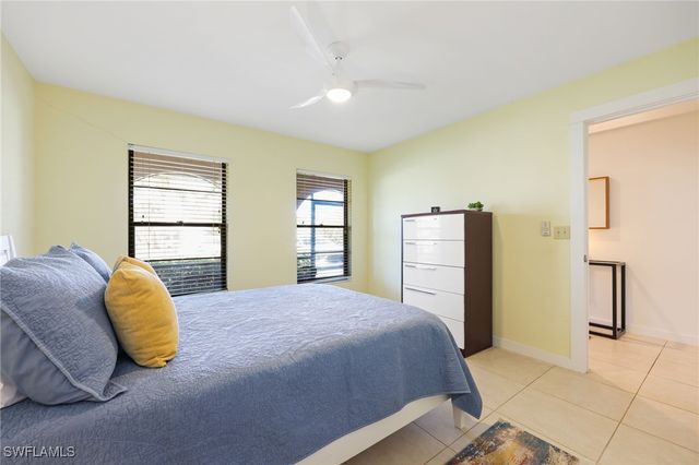 648 96th AVE N, Naples, FL 34108