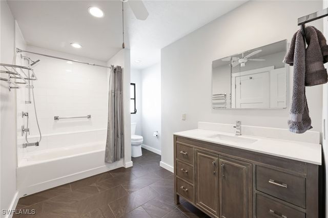 648 96th AVE N, Naples, FL 34108