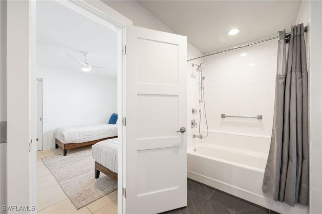 648 96th AVE N, Naples, FL 34108