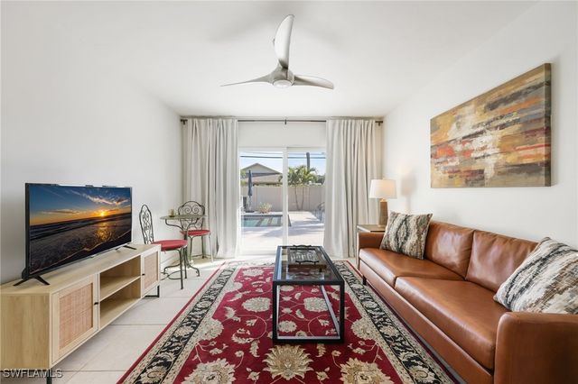 648 96th AVE N, Naples, FL 34108