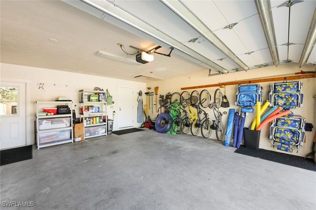 648 96th AVE N, Naples, FL 34108