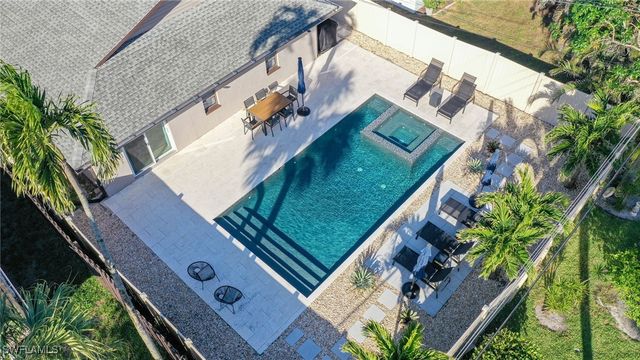 648 96th AVE N, Naples, FL 34108