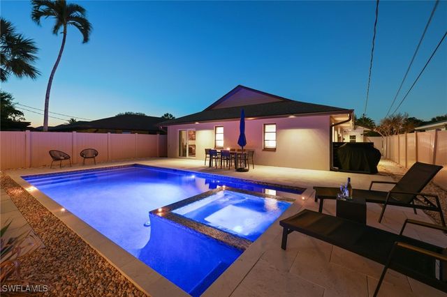 648 96th AVE N, Naples, FL 34108