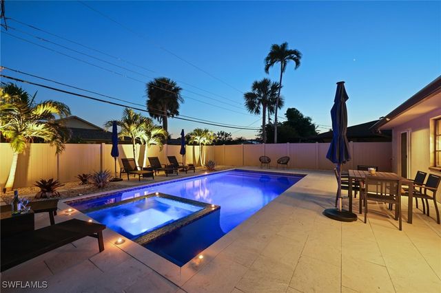 648 96th AVE N, Naples, FL 34108