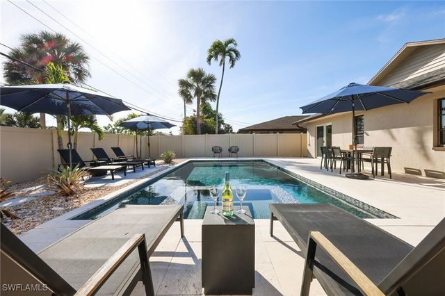 648 96th AVE N, Naples, FL 34108