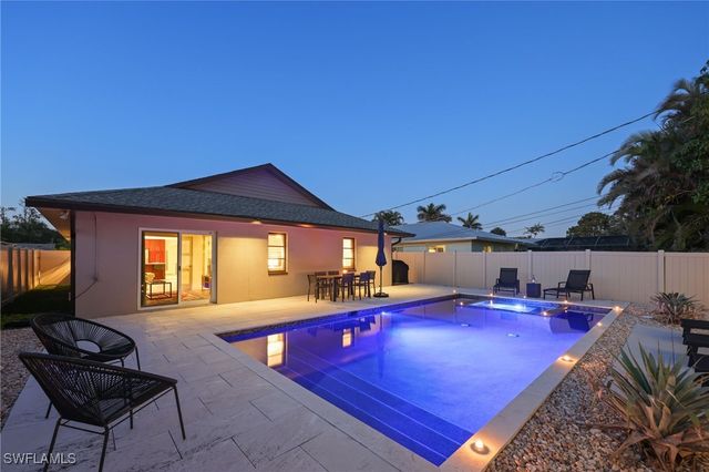 648 96th AVE N, Naples, FL 34108