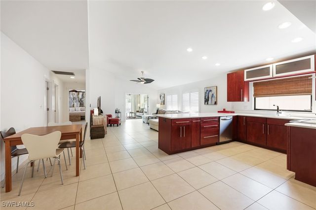 648 96th AVE N, Naples, FL 34108