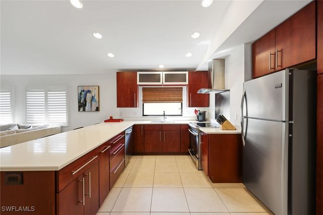 648 96th AVE N, Naples, FL 34108