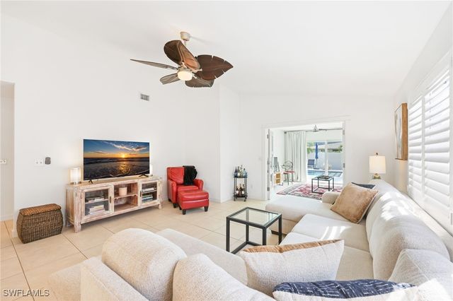 648 96th AVE N, Naples, FL 34108