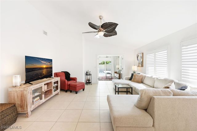 648 96th AVE N, Naples, FL 34108