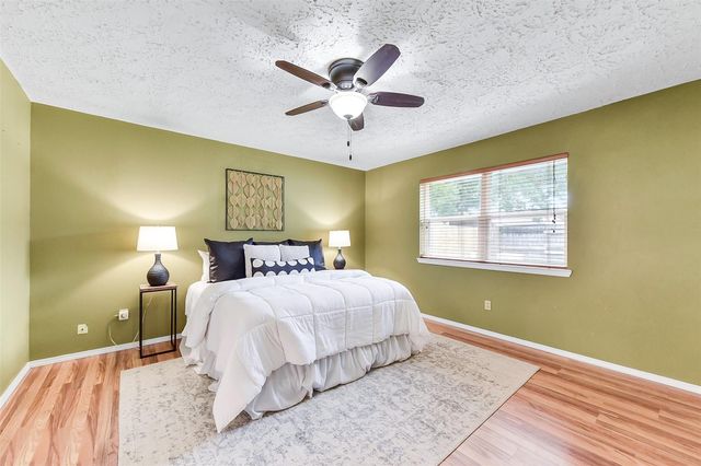 331 Enfield Drive, Highlands, TX 77562