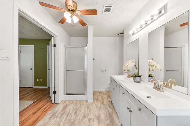 331 Enfield Drive, Highlands, TX 77562