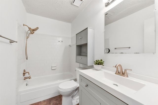 331 Enfield Drive, Highlands, TX 77562