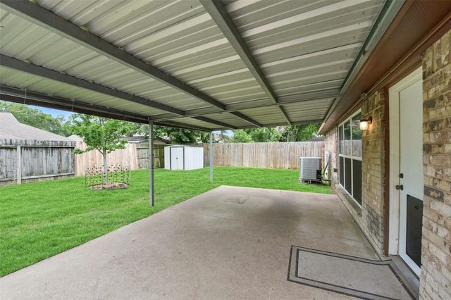 331 Enfield Drive, Highlands, TX 77562