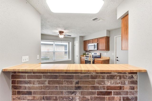 331 Enfield Drive, Highlands, TX 77562