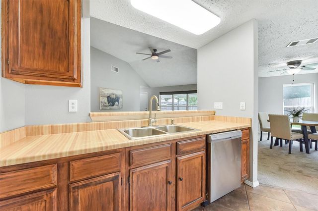 331 Enfield Drive, Highlands, TX 77562