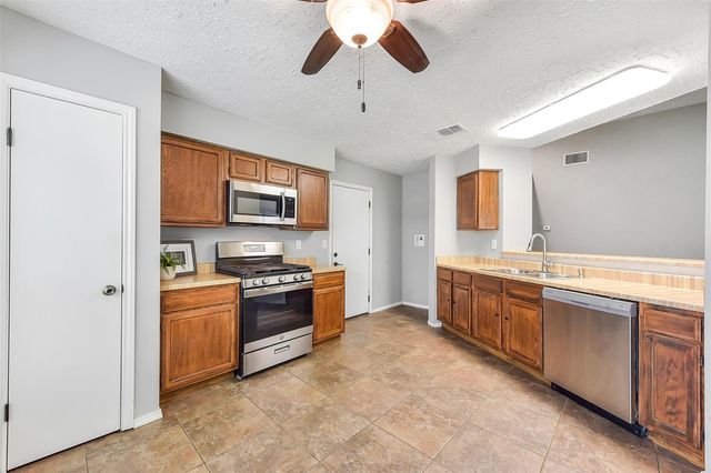 331 Enfield Drive, Highlands, TX 77562