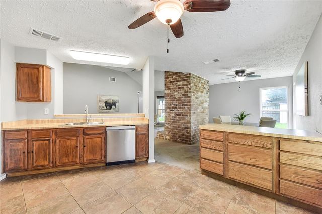 331 Enfield Drive, Highlands, TX 77562