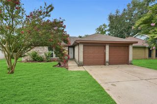 331 Enfield Drive, Highlands, TX 77562