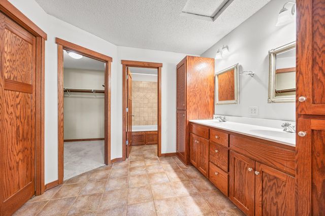 1338 Oakwood Lane, Hanover, MN 55341