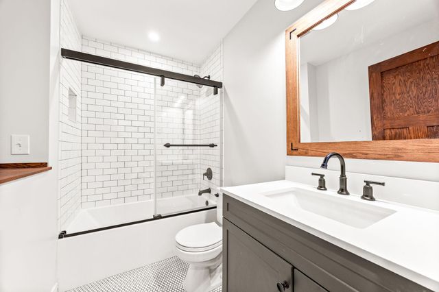 1338 Oakwood Lane, Hanover, MN 55341