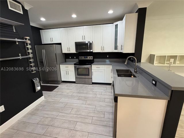 2370 SW 18th Ave, Fort Lauderdale, FL 33315