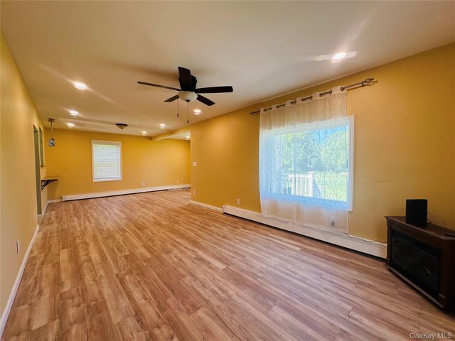 26 Spring St, Chelsea, NY 12512