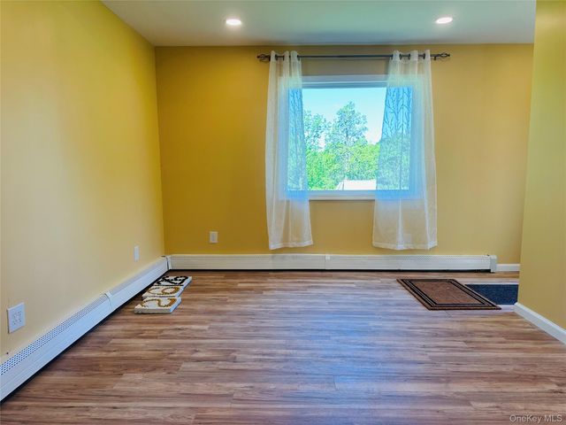 26 Spring St, Chelsea, NY 12512