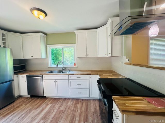 26 Spring St, Chelsea, NY 12512