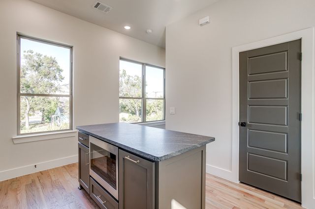 2824 Weisenberger Street 100, Fort Worth, TX 76107