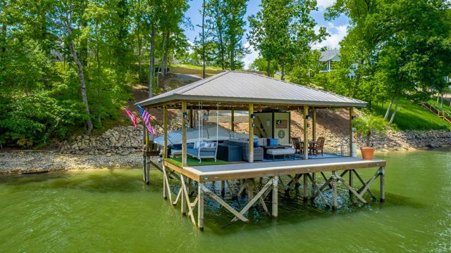 1738 Bayfront Drive, Soddy Daisy, TN 37379