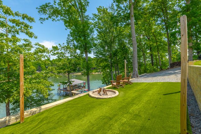 1738 Bayfront Drive, Soddy Daisy, TN 37379