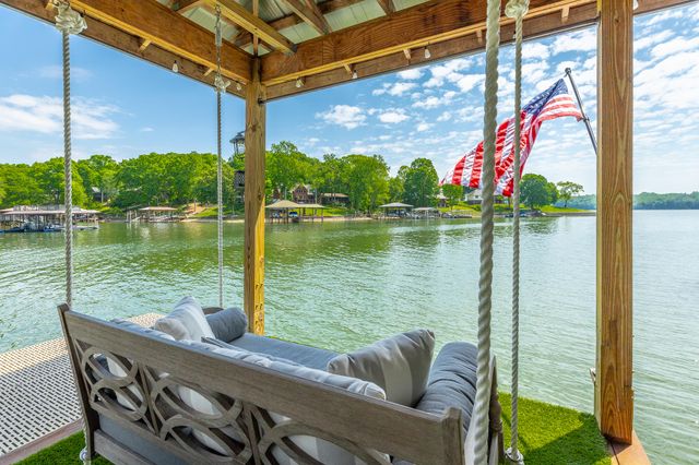 1738 Bayfront Drive, Soddy Daisy, TN 37379