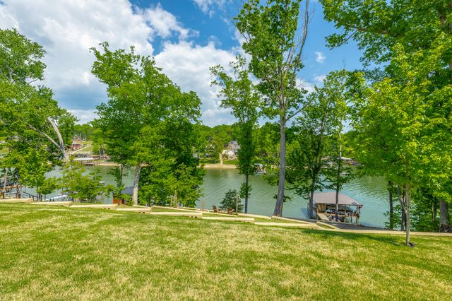 1738 Bayfront Drive, Soddy Daisy, TN 37379