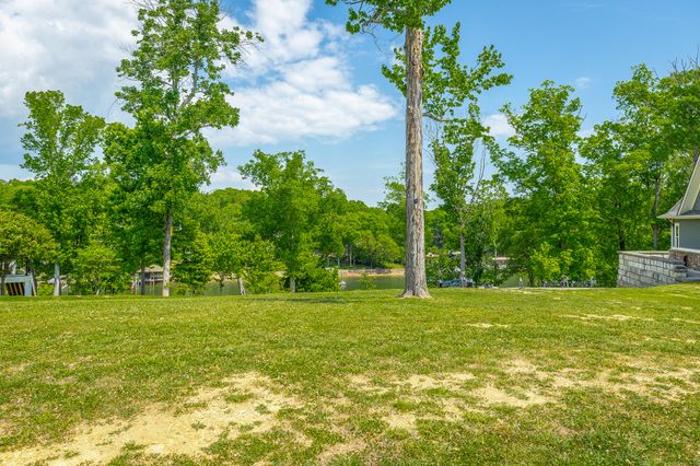 1738 Bayfront Drive, Soddy Daisy, TN 37379