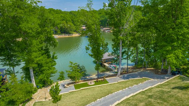 1738 Bayfront Drive, Soddy Daisy, TN 37379
